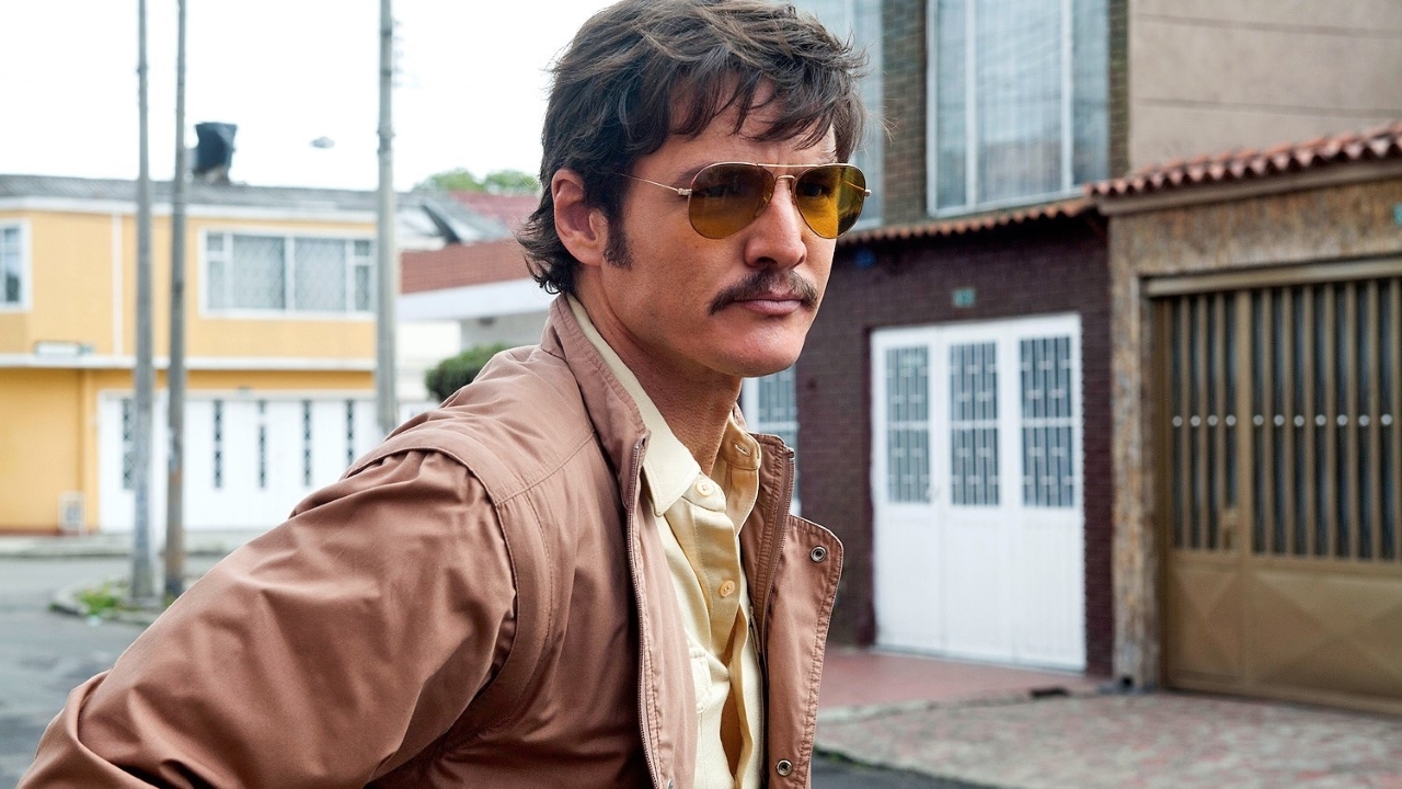 10 filmes e séries para entender a tensão entre Brasil e EUA 2 Pedro Pascal como Javier Peña em Narcos