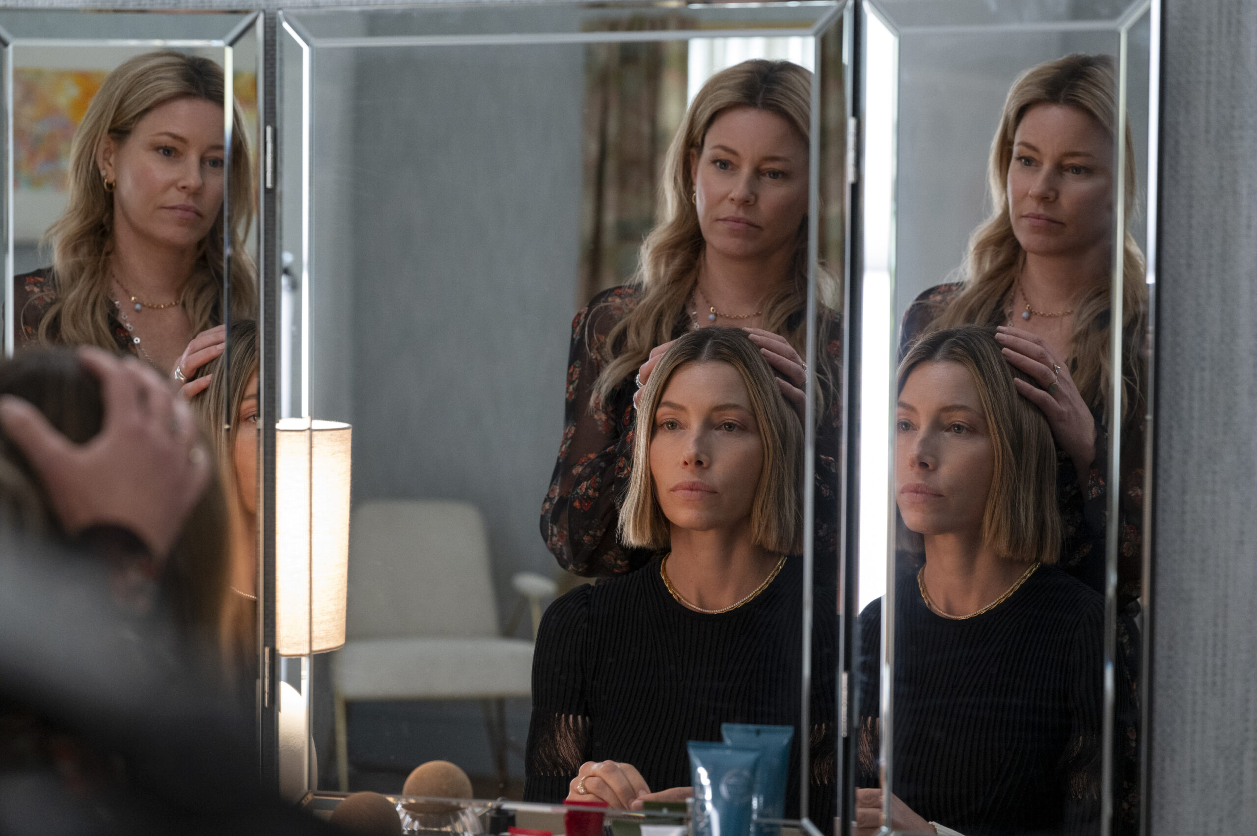 Jessica Biel e Elizabeth Banks em The Better Sister (Divulgação / Prime Video)