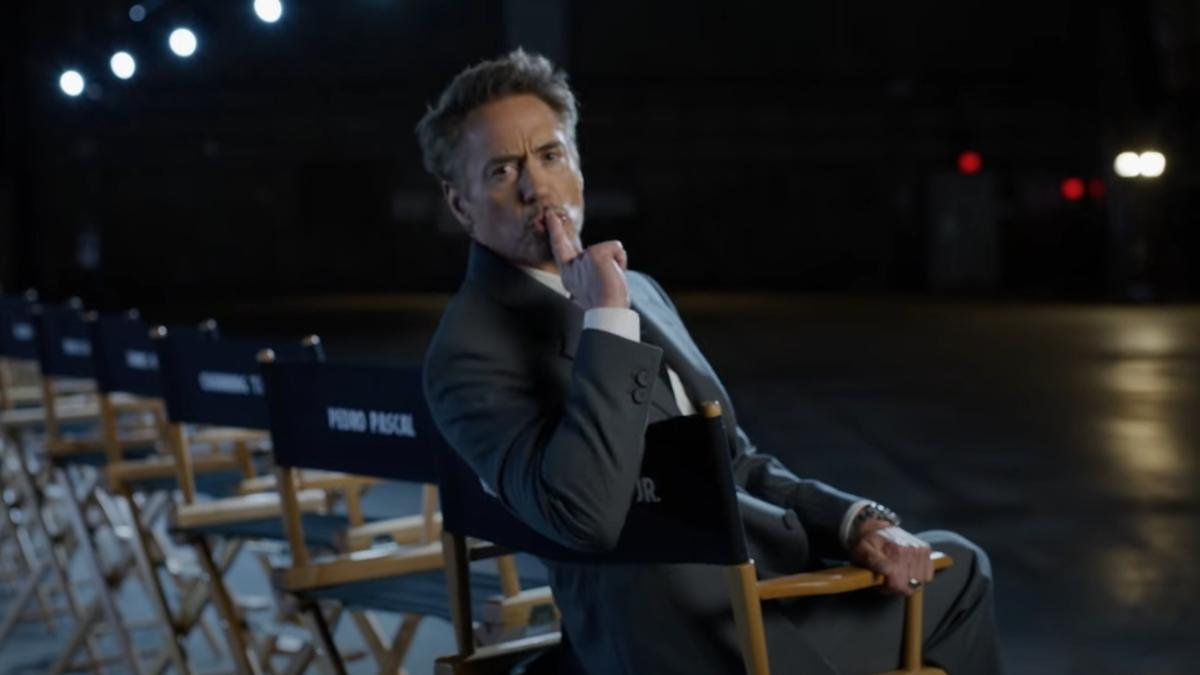 Vingadores: Doomsday: filme está sendo gravado sem roteiro finalizado, saiba o motivo 2 Robert Downey Jr. em vídeo de divulgação do elenco de Avengers: Doomsday (Reprodução / Marvel)